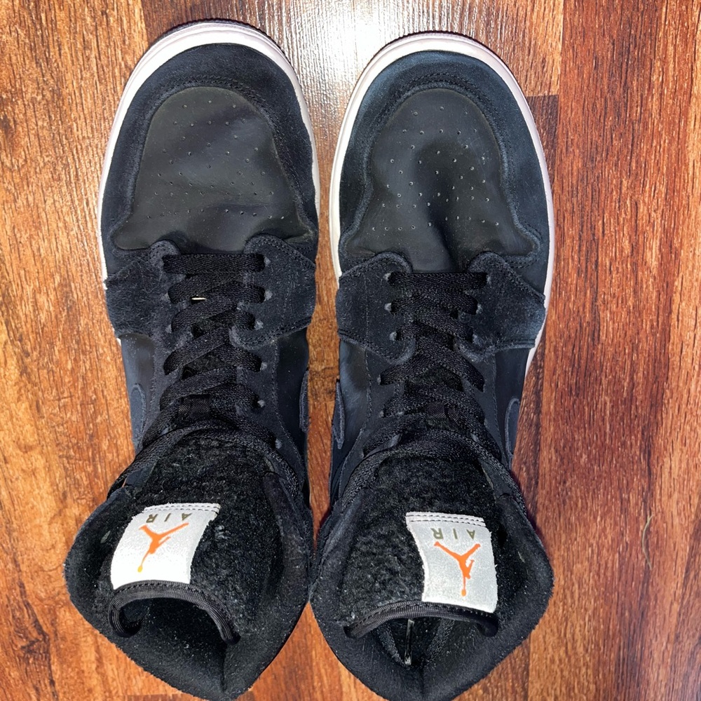 Black Jordan 1s